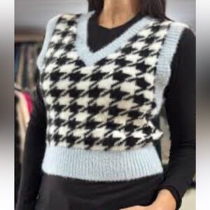 H&M Black and White Houndstooth V-Neck Sweater